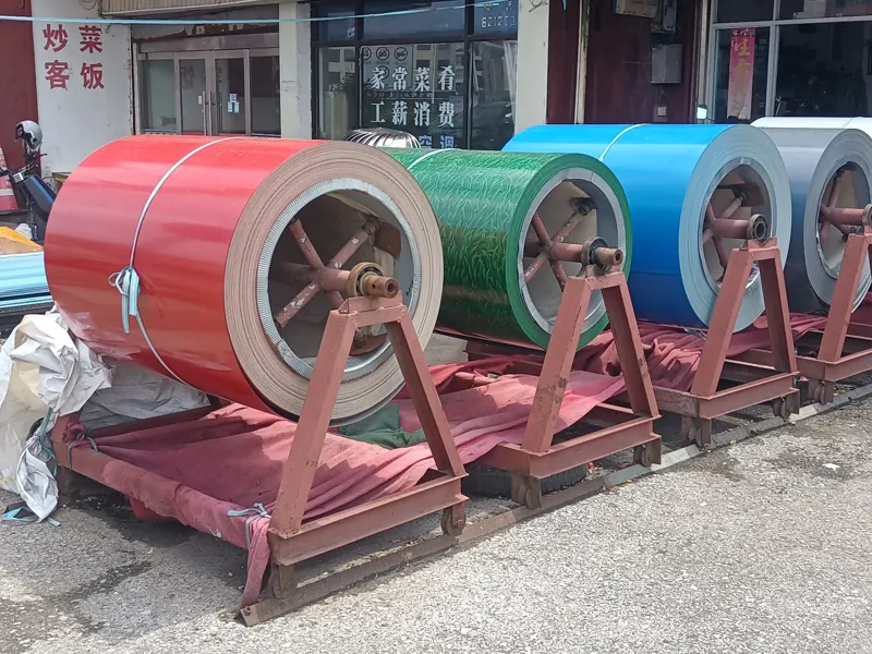 Coil in acciaio preverniciato su supporti